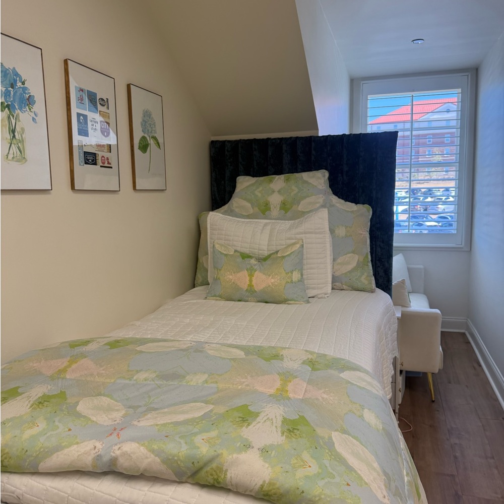 LAURA PARK Bedding Set in Elephant Falls